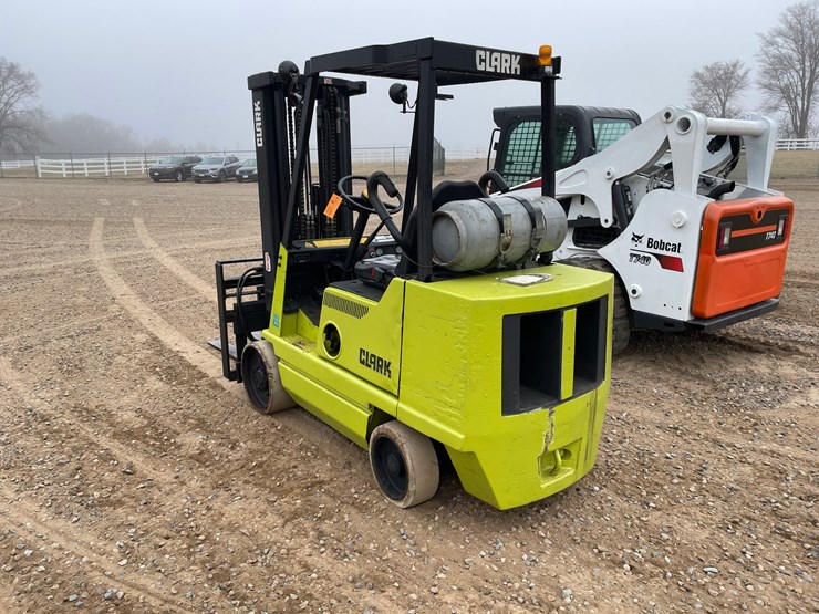 #1000-•-clark-glx30-forklift-image-3