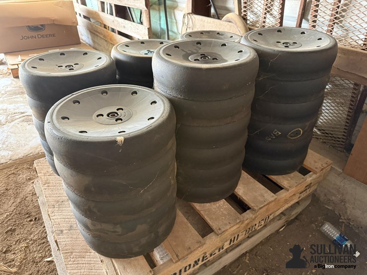 planter-gauge-wheels-image-3