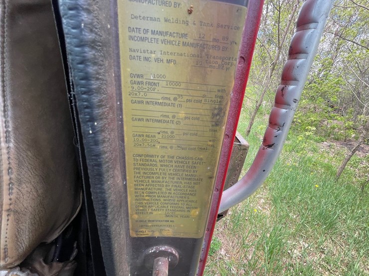 #2881-•-1990-international-sealcoating-truck-(has-wi-title)-(or)-image-31