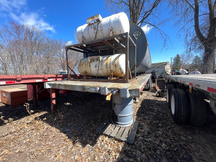 #1209-•-1981-shoals-american-hot-asphalt-tank-trailer-(has-mn-title)-image-1