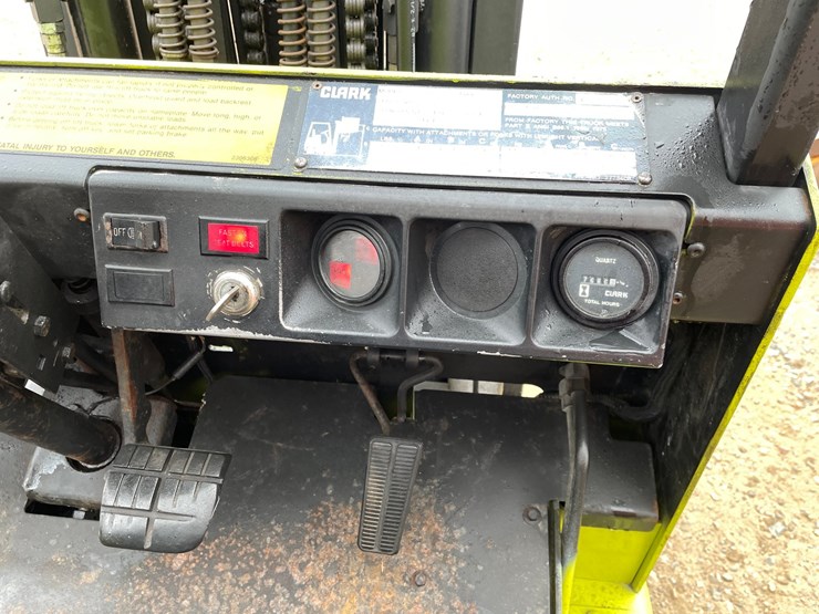 #1000-•-clark-glx30-forklift-image-17