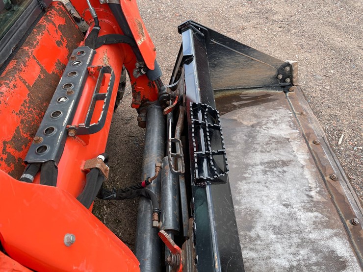 2022-kubota-ssv65-image-32