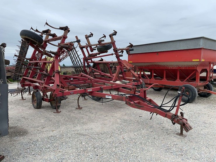case-ih-4800-image-1