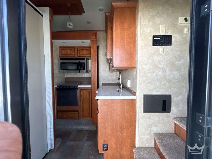 2013-forest-rive-brookstone-310ls-5th-wheel-t/a-travel-trailer-image-10