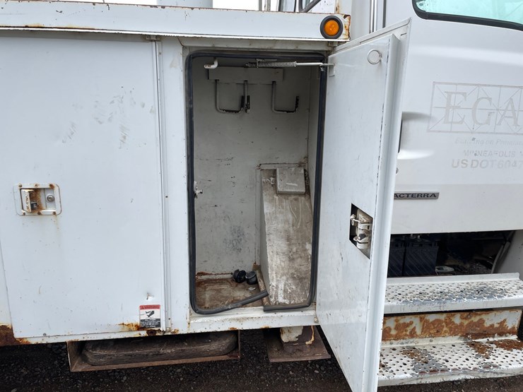 2005-cat-c7-image-28