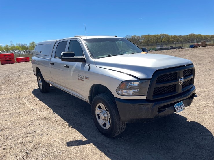 2015-dodge-3500-image-4