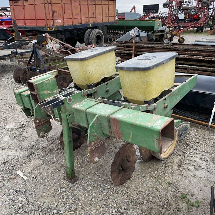 JOHN DEERE 2