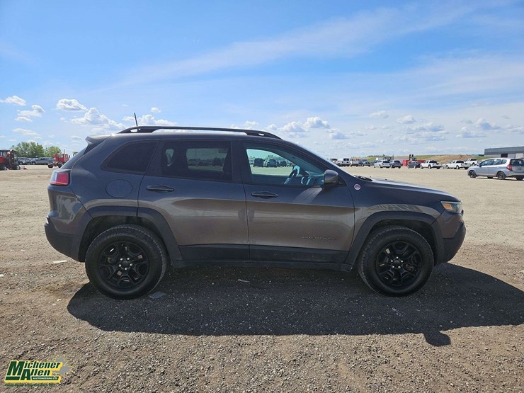 2019-jeep-cherokee-image-8
