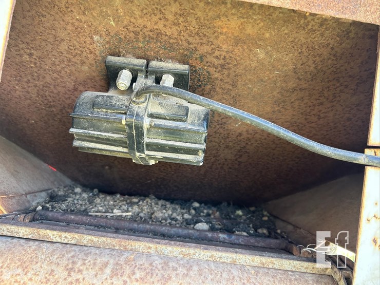 new-holland-717w-image-8