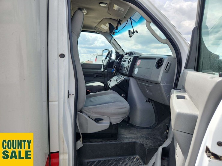 2017-ford-e450-image-21