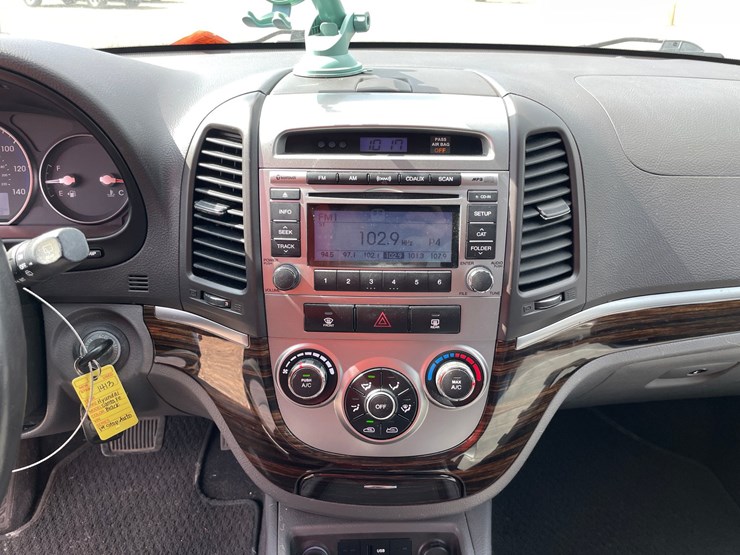 2011-hyundai-santa-fe-image-18