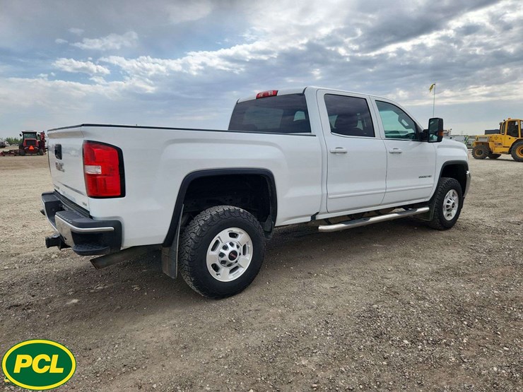 2017-gmc-sierra-2500hd-image-4