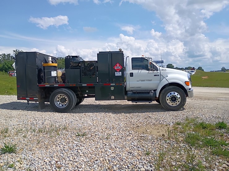2005-ford-f750-image-11