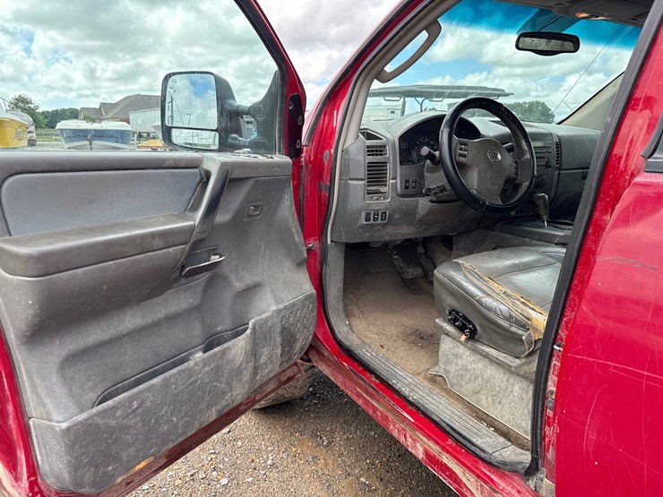 2005-nissan-titan-image-39