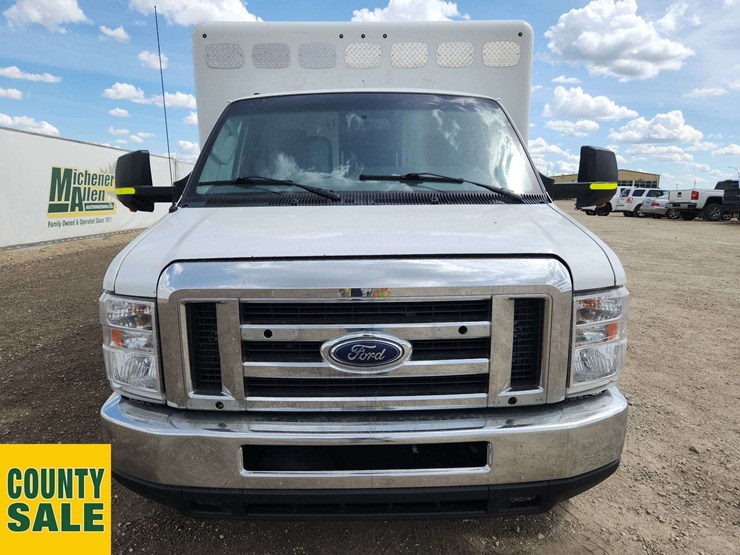2017-ford-e450-image-22