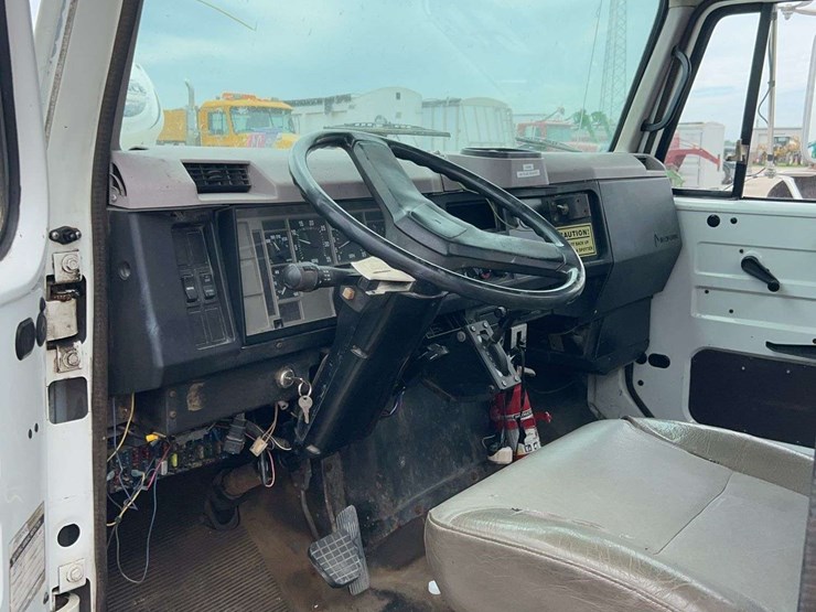 1996-international-4000-image-13