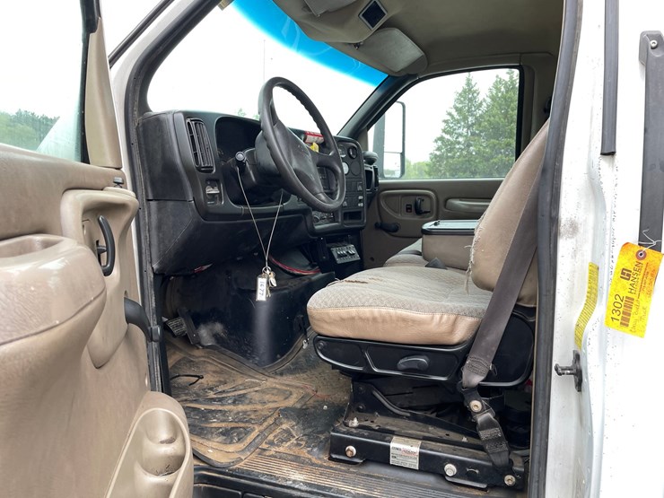 #1302-•-2003-chevrolet-c7500-boom-truck-**non-runner**(has-mn-title)-image-39