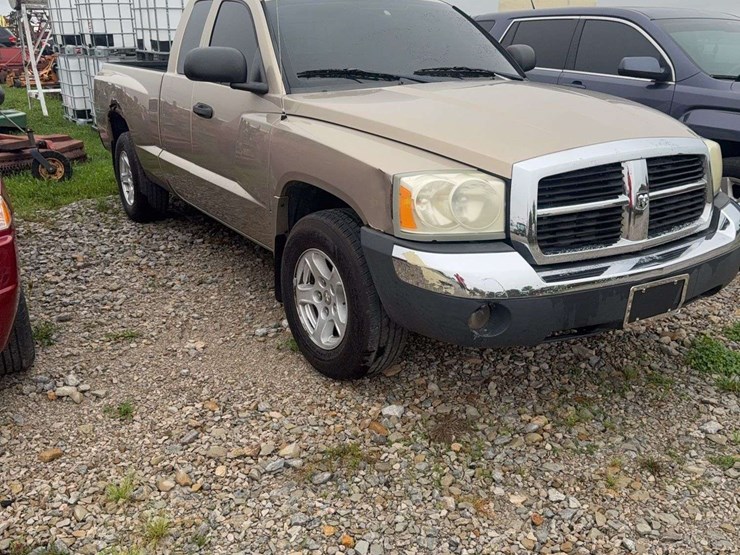2005-dodge-dakota-slt-image-2