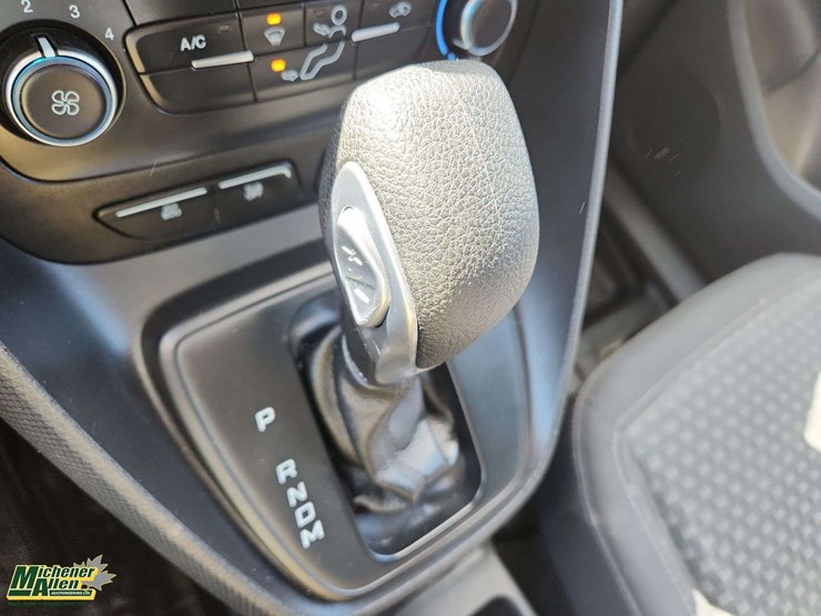 2022-ford-transit-connect-image-22