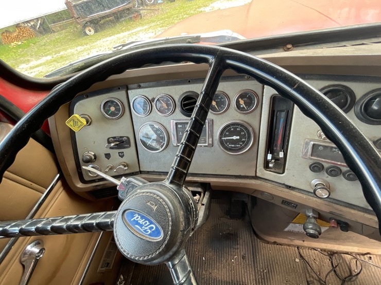 1988-ford-l9000-image-23
