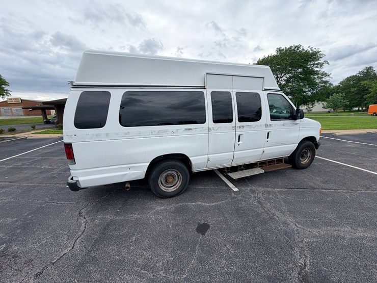 #24064-•-2007-ford-econoline-wagon-van-image-13