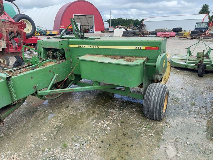 john-deere-336-image-4