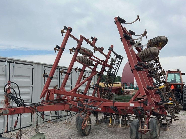 case-ih-4300-image-1