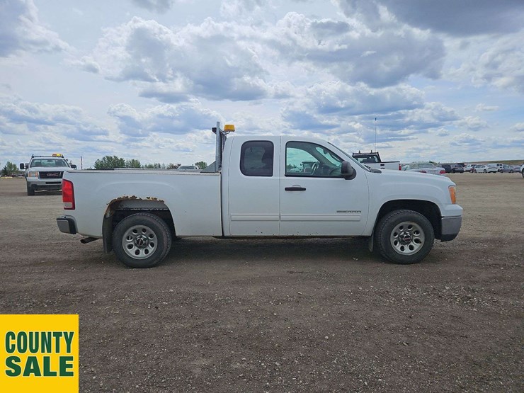2010-gmc-sierra-1500-image-6