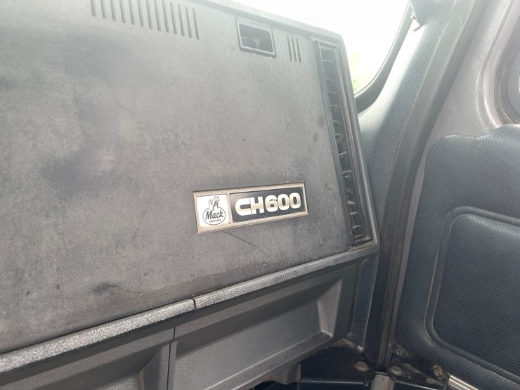 1999-mack-ch600-image-42
