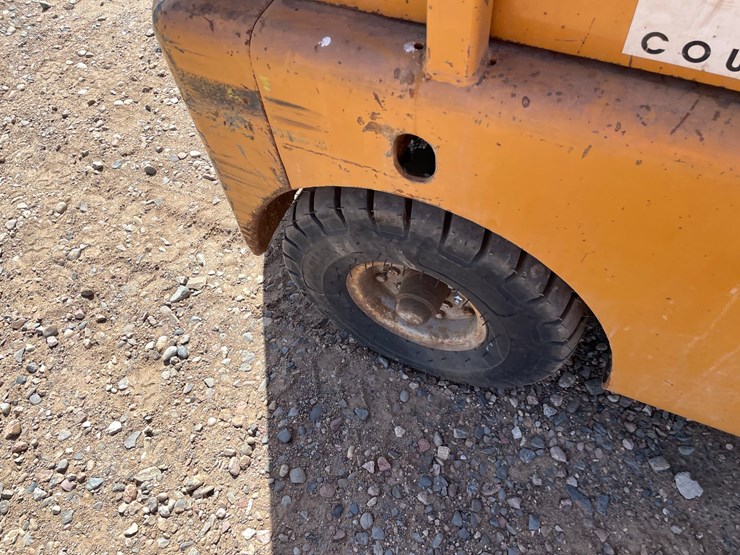 #1017-•-minneapolis-moline-forklift-image-8