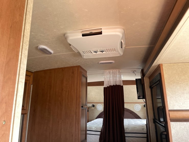 #1305-•-2011-durastar-international-camper-truck-image-28