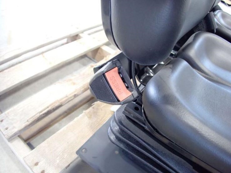 qty-of-(2)-cobo-tractor-seats-image-13