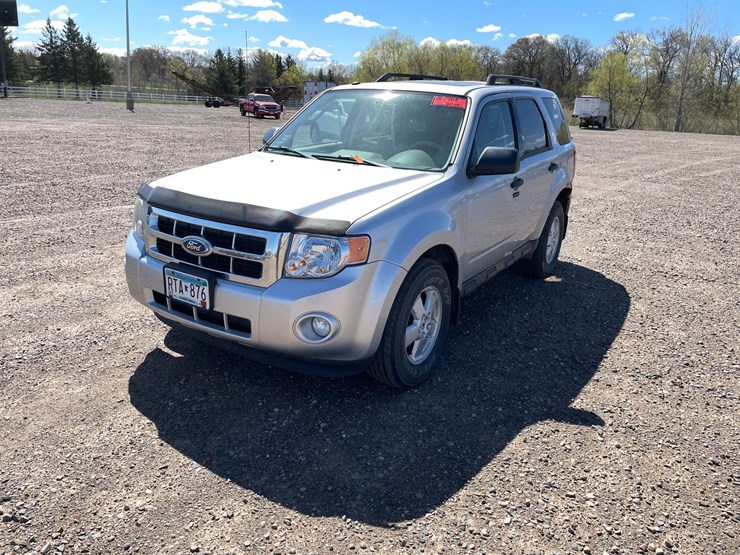 2011-ford-escape-xlt-image-1