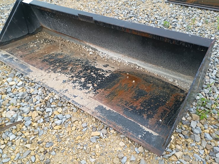 #24746-•-84"-smooth-bucket-skid-steer-attachment-image-7