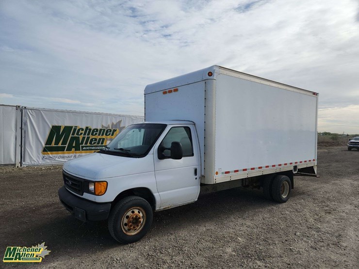 2005-ford-e450-image-1