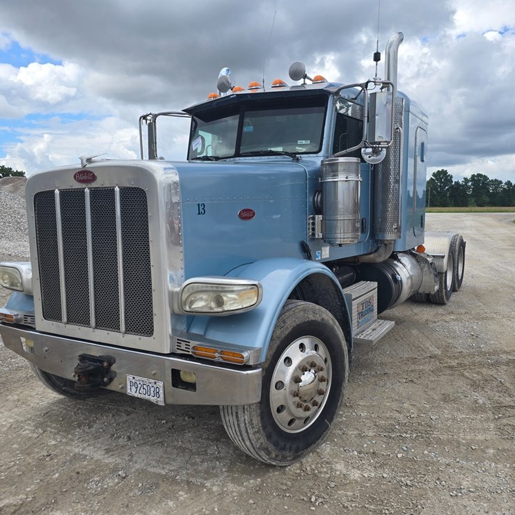 2013 PETERBILT 388