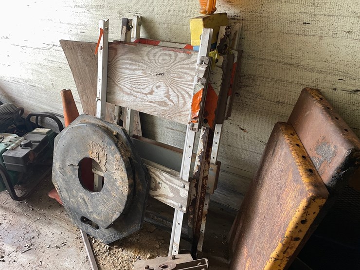 #2839-•-(3)-barricade-stands-(or)-image-2
