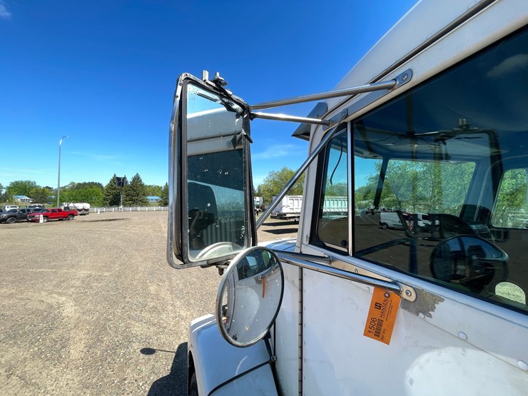 2002-peterbilt-385-image-38