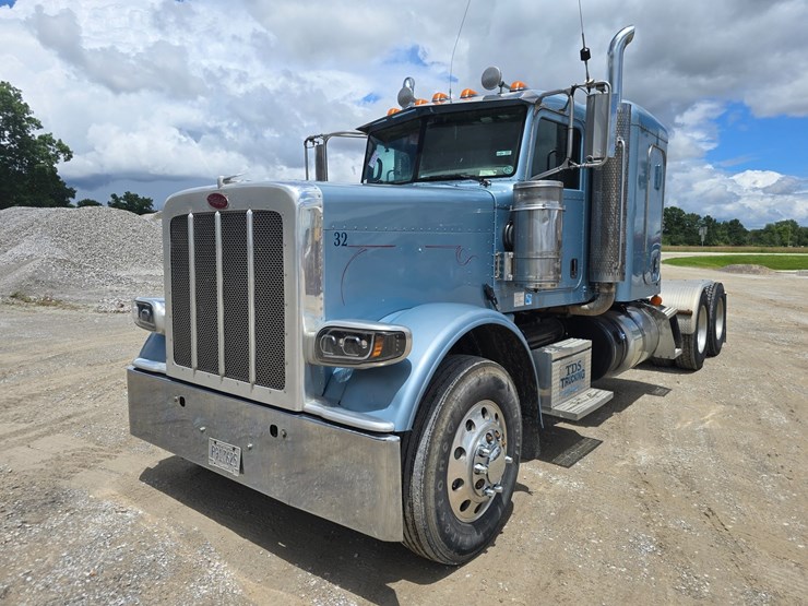 2013-peterbilt-388-image-1