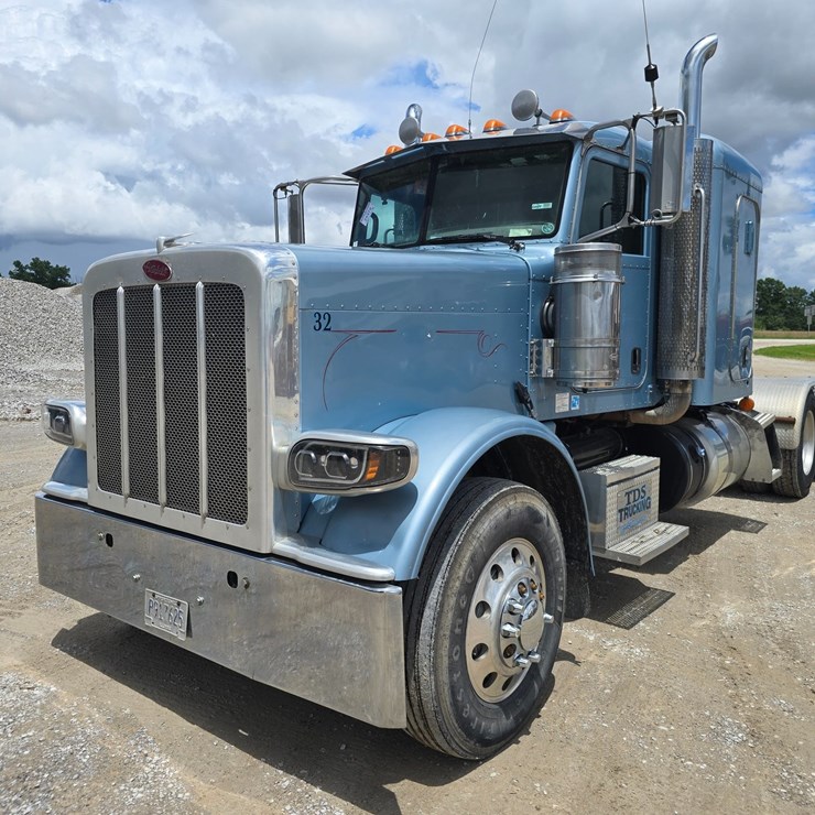 2013 PETERBILT 388