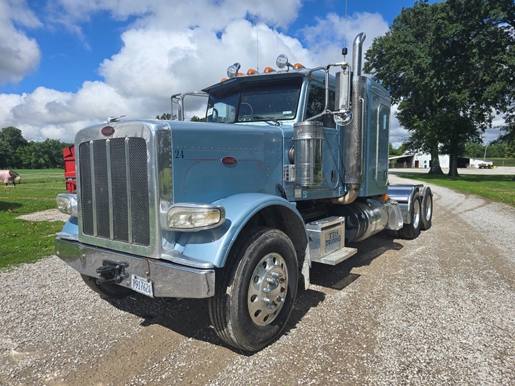 2013-peterbilt-388-image-1