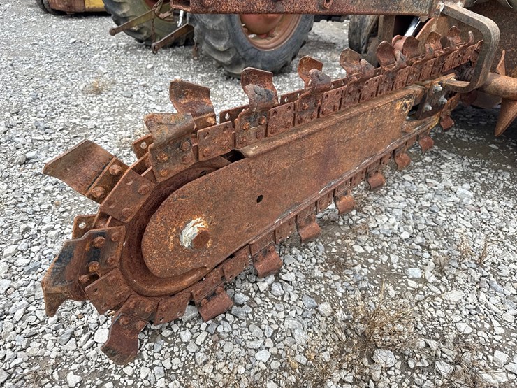 ditch-witch-3700-image-5