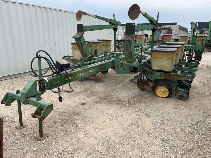 john-deere-7000-image-1