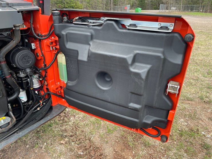 2022-kubota-ssv65-image-33