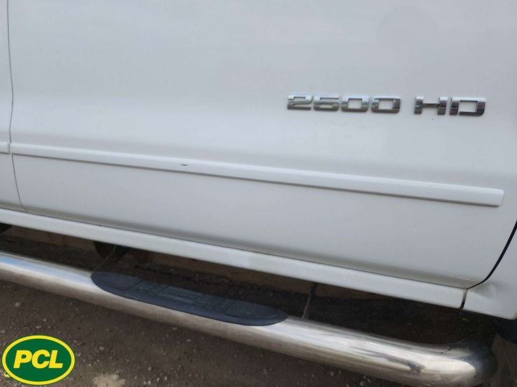 2017-gmc-sierra-2500hd-image-31