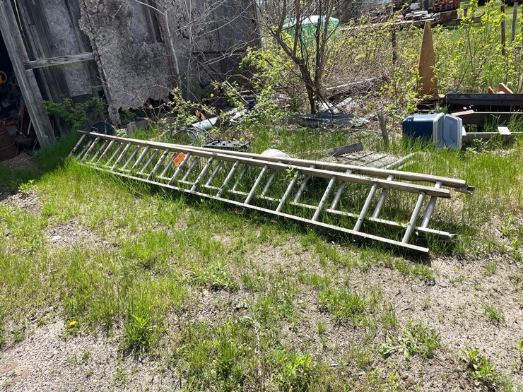 #2889-•-(2)-aluminum-ladders-(or)-image-1