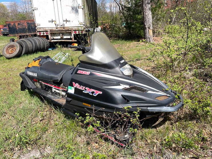 #2857-•-yamaha-snowmobile-(has-registration-card)-(or)-image-2