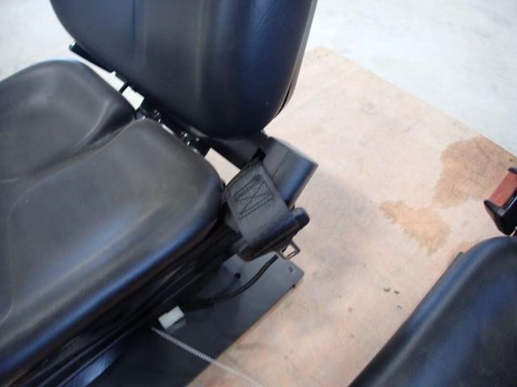qty-of-(2)-cobo-tractor-seats-image-12