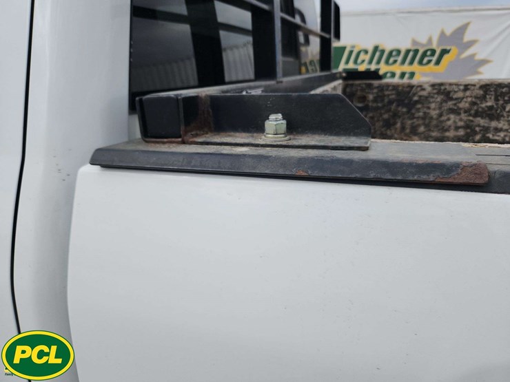 2017-chevrolet-silverado-2500hd-image-34