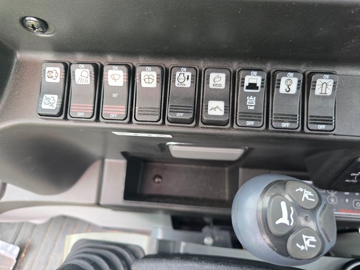 2024-takeuchi-tb290-image-50